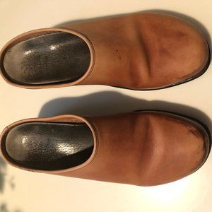 Dansko  "Solve" clogs